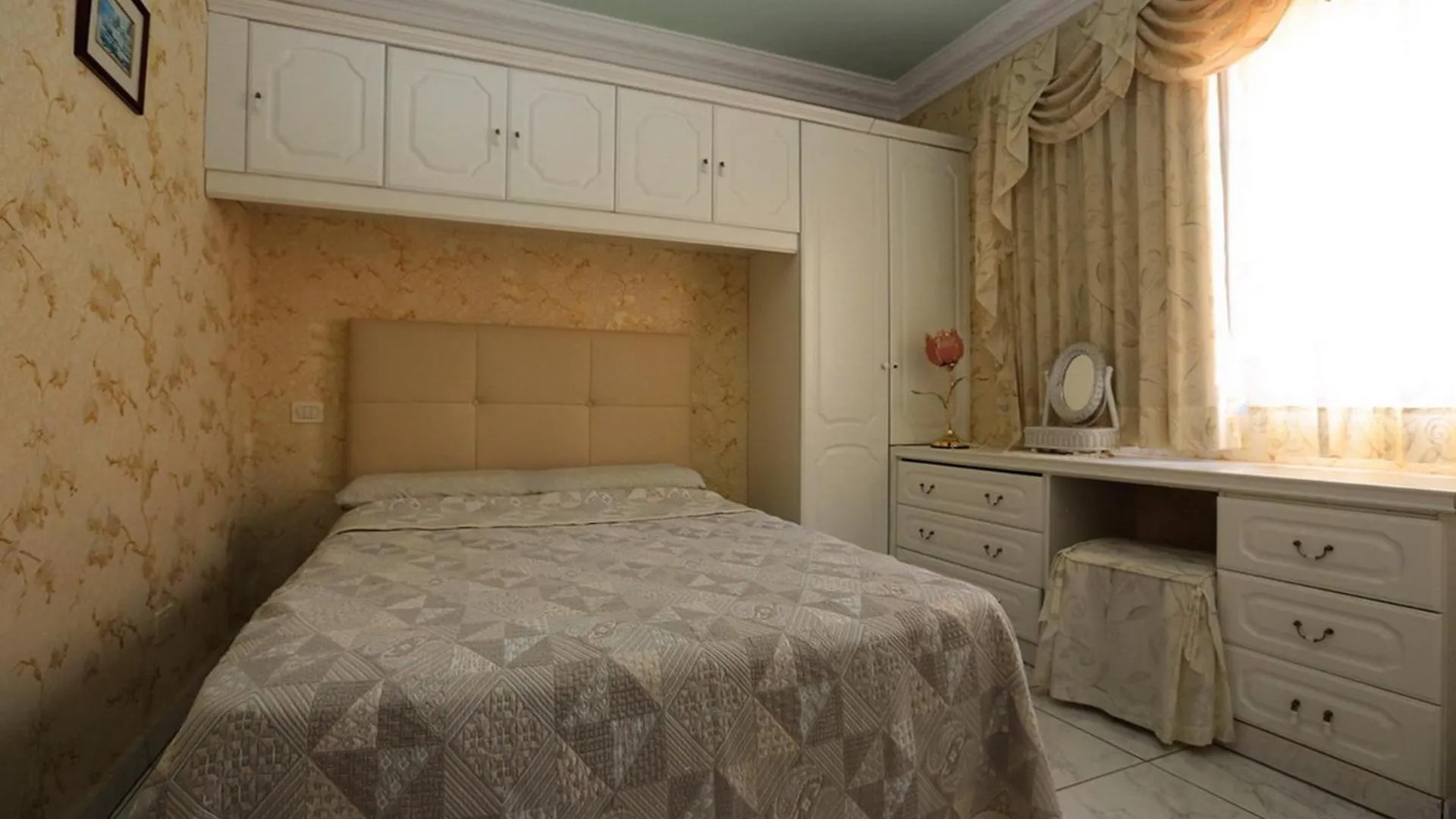 Luxurious Violet Villa 阿德耶